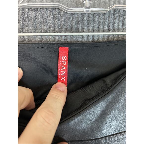 Spanx Women's Leggings Sz Small Petite Black Faux Leather Ankle Pull-On Stretch - Picture 6 of 8